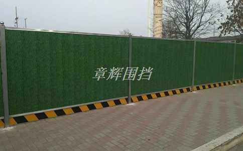 簡(jiǎn)易圍擋在舉辦大型活動(dòng)中的應(yīng)用優(yōu)勢(shì)有哪些？（大型活動(dòng)中簡(jiǎn)易圍擋的實(shí)用價(jià)值）