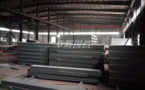 簡易圍擋在商業(yè)廣場和公共場所中的顏色和樣式應(yīng)該如何配置？（商業(yè)廣場與公共場所中簡易圍擋的色彩和樣式搭配建議）