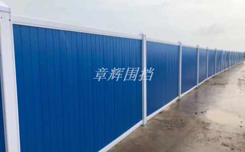 簡(jiǎn)易圍擋在馬場(chǎng)或養(yǎng)殖場(chǎng)中的使用如何提升動(dòng)物的生存環(huán)境？（養(yǎng)殖場(chǎng)中簡(jiǎn)易圍擋的環(huán)境改善作用）