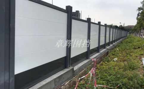 簡(jiǎn)易圍擋在城市橋梁施工中的顏色應(yīng)該如何配置？（城市橋梁施工中簡(jiǎn)易圍擋的顏色選擇要求）